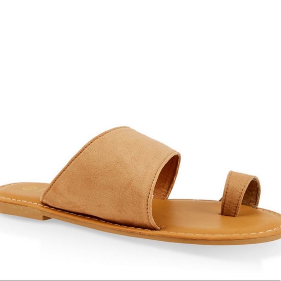 Sandles - Picture 2 of 8